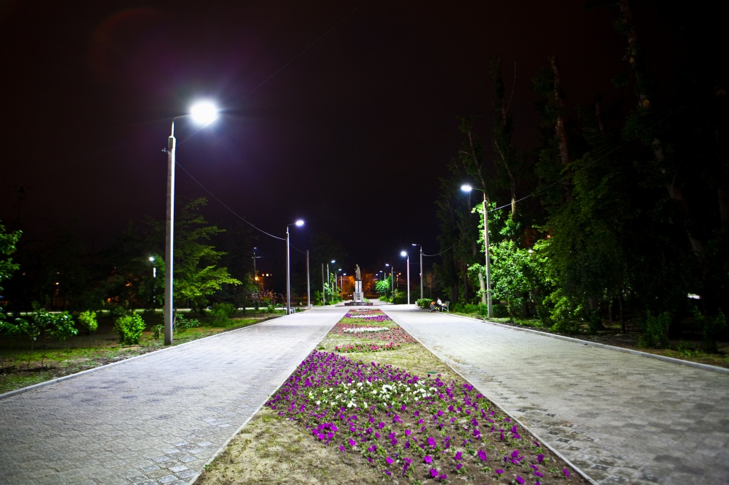 Освещение парка в Волгограде